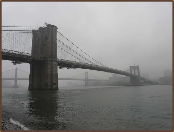 Brooklyn Bridge im Hintergrund Manhatten Bridge