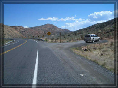 Abzweig auf die House Rock Valley Road, das Foto wurde von der anderen Seite gemacht, so als wenn man von Kanab kommt