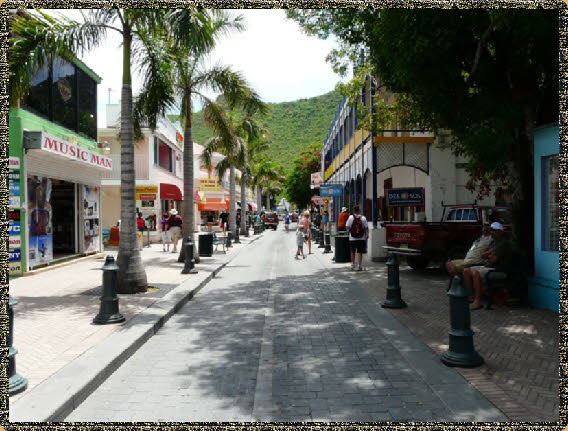 Front Street in der niederländischen Hauptstadt Philipsburg