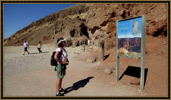Info Tafel am Golden Canyon